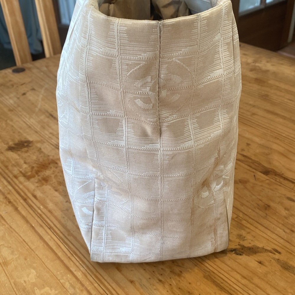 🎉 AUTHENTIC CHANEL CC TRAVEL LINE CANVIS TOTE‼️ - Picture 5 of 17